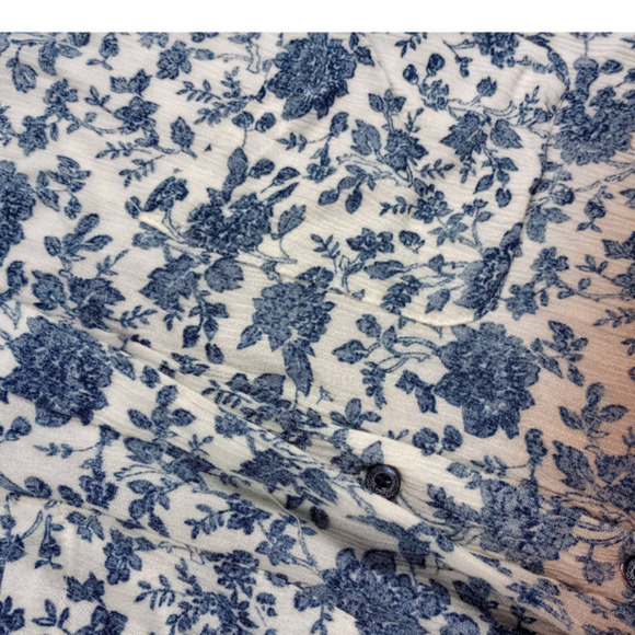 BUCKLE Gimmicks by BKE Floral Ombre Button Down Top Medium - Picture 6 of 7